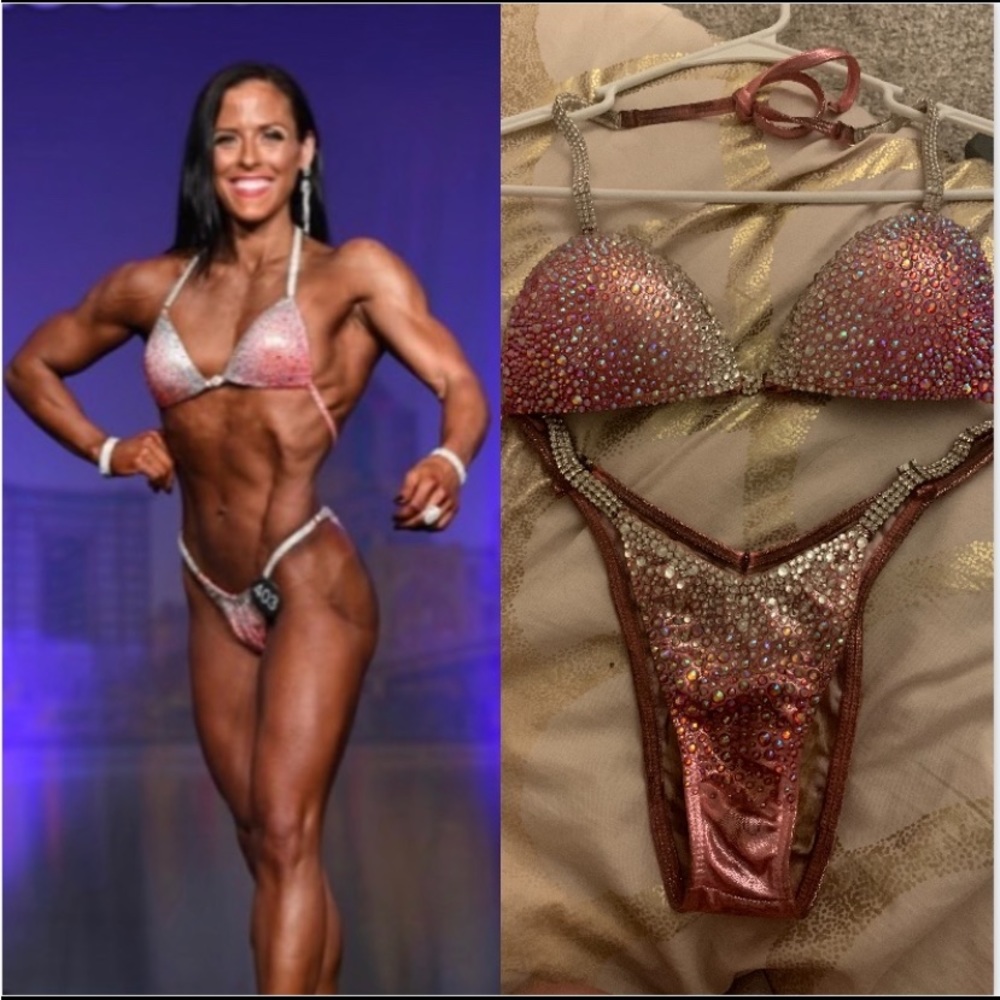 Bodybuilding bikini (figure/physique division).